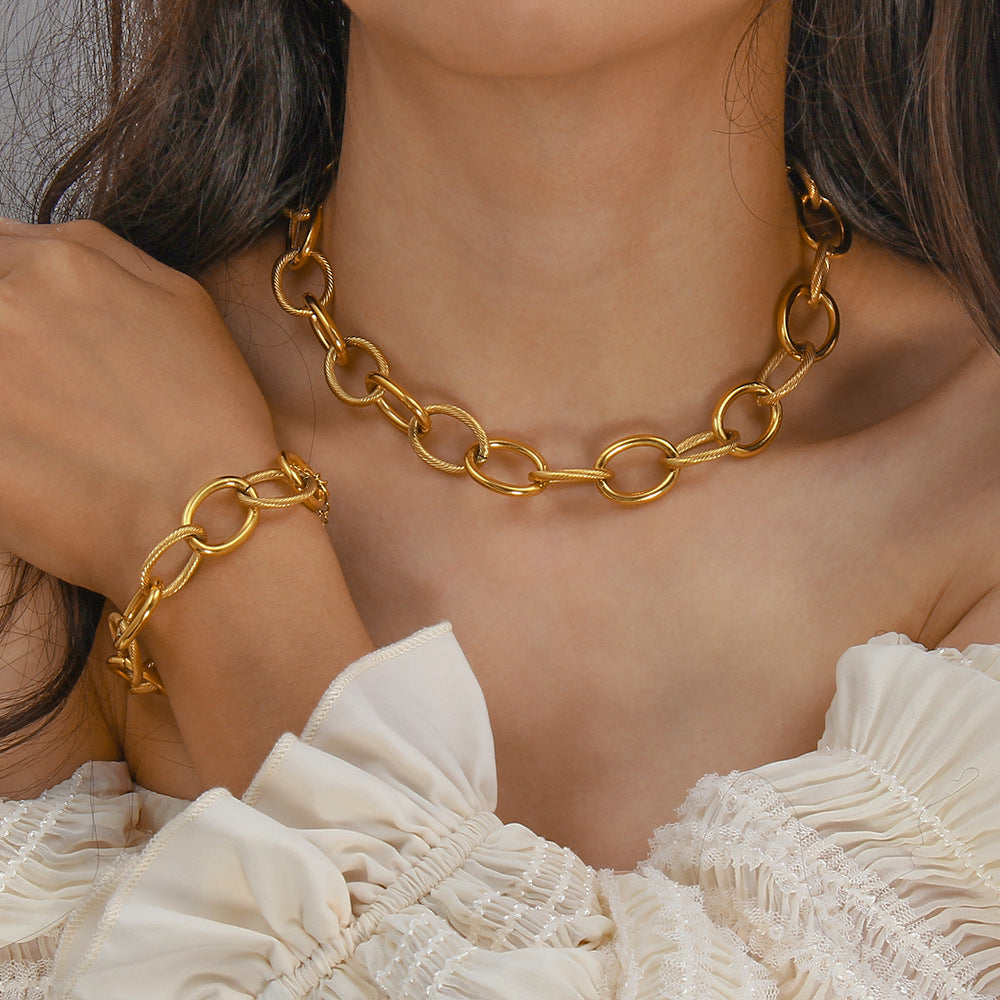 Queen Choker Set